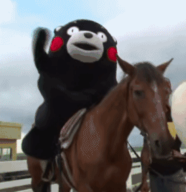 家長騎著“寶馬”接孩子放學，為了孩子也是拼了