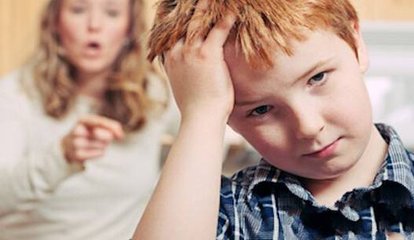 傷人的話比棍棒，更讓孩子覺(jué)得痛苦！