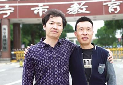 孩子被鎖車內遭遇火災，兩位老師砸窗救人……危險關頭，這些老師想到的是快救孩子 | 特別關注