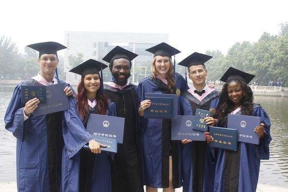 調查顯示第一份工作畢業生最看重薪資和行業