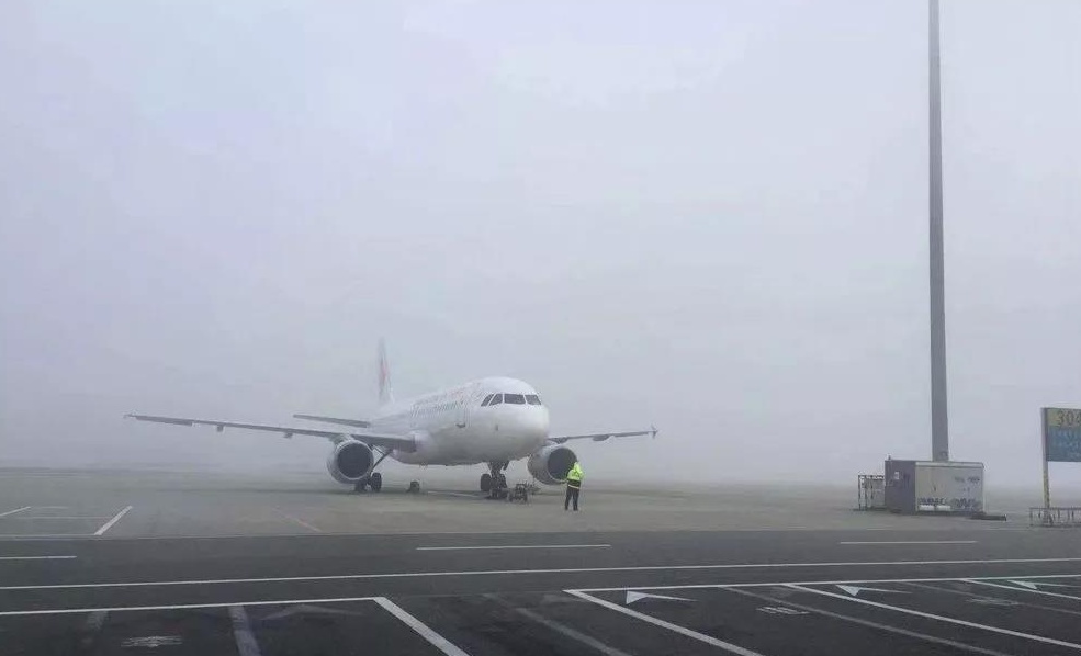 大霧來襲！四川境內多條高速封閉，雙流機場100余航班受影響