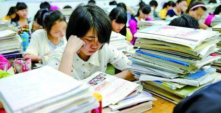 高三學生花光壓歲錢給媽媽買鉆戒