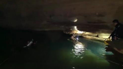 15歲少年溶洞落水，孩子安全要注意！