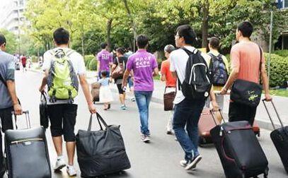 錄取通知書：一張離別票！從此父母只剩背影, 故鄉再無春秋