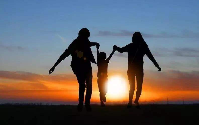 對于小學的孩子，比知識教育更重要的是什么？