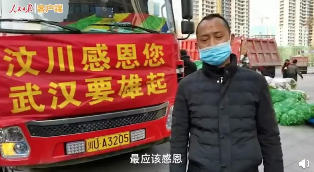 感動(dòng)！耿直！來自汶川的6輛卡車上，貼著同一句話…