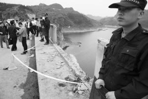 關(guān)于貴州安順公交車墜湖事件，記者了解到這些最新情況！